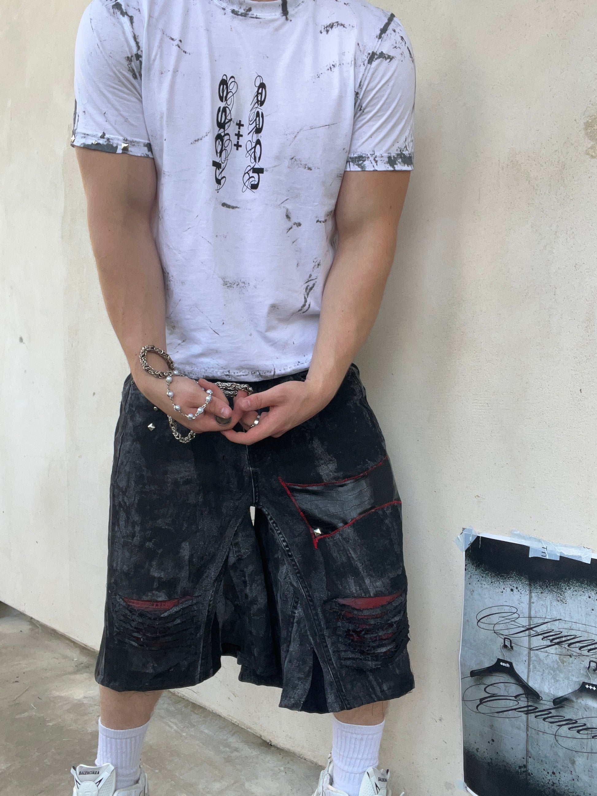 Red Distress jorts SS/26