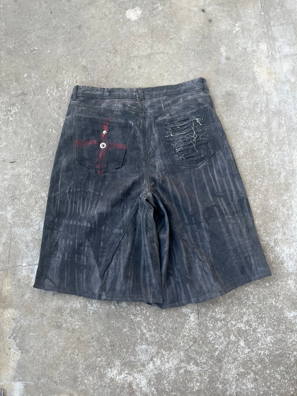 Red Distress jorts SS/26
