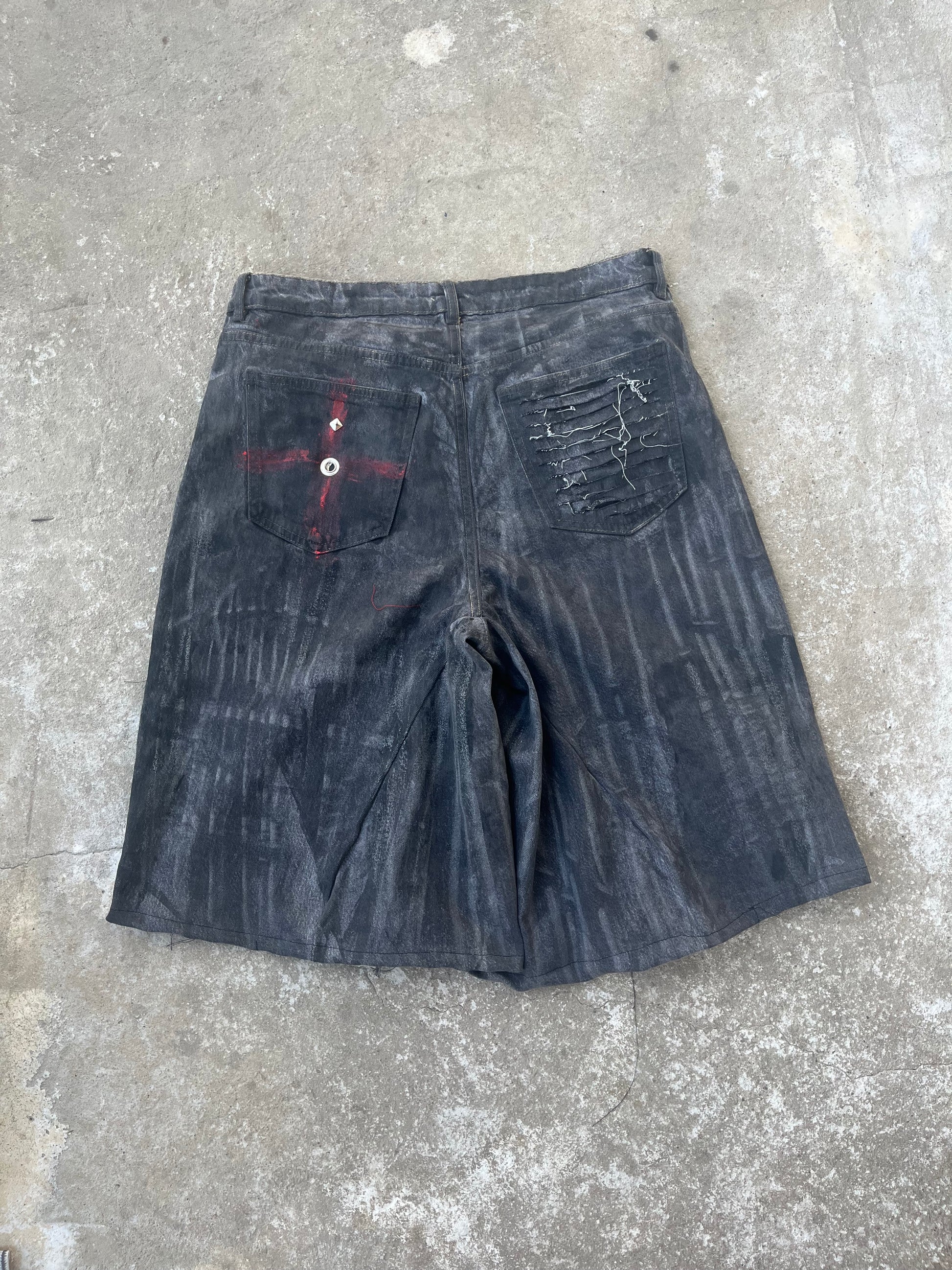 Red Distress jorts SS/26