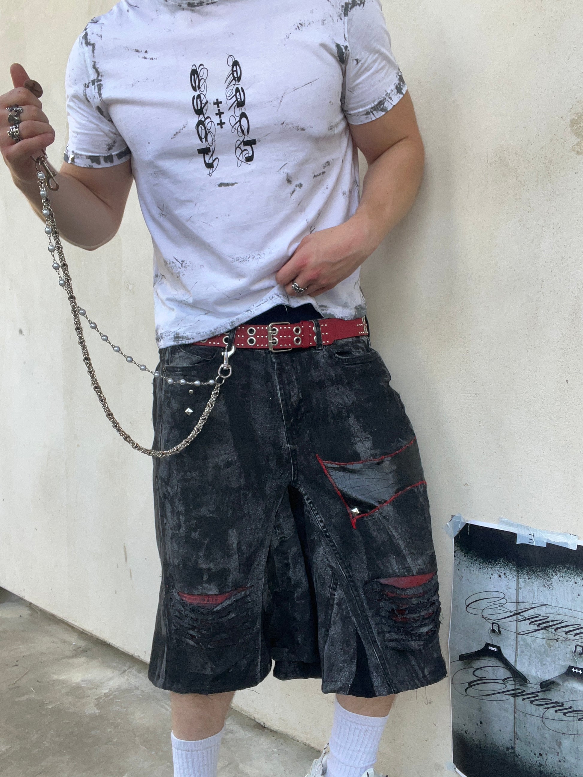 Red Distress jorts SS/26