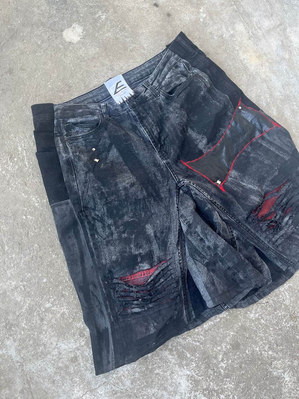 Red Distress jorts SS/26