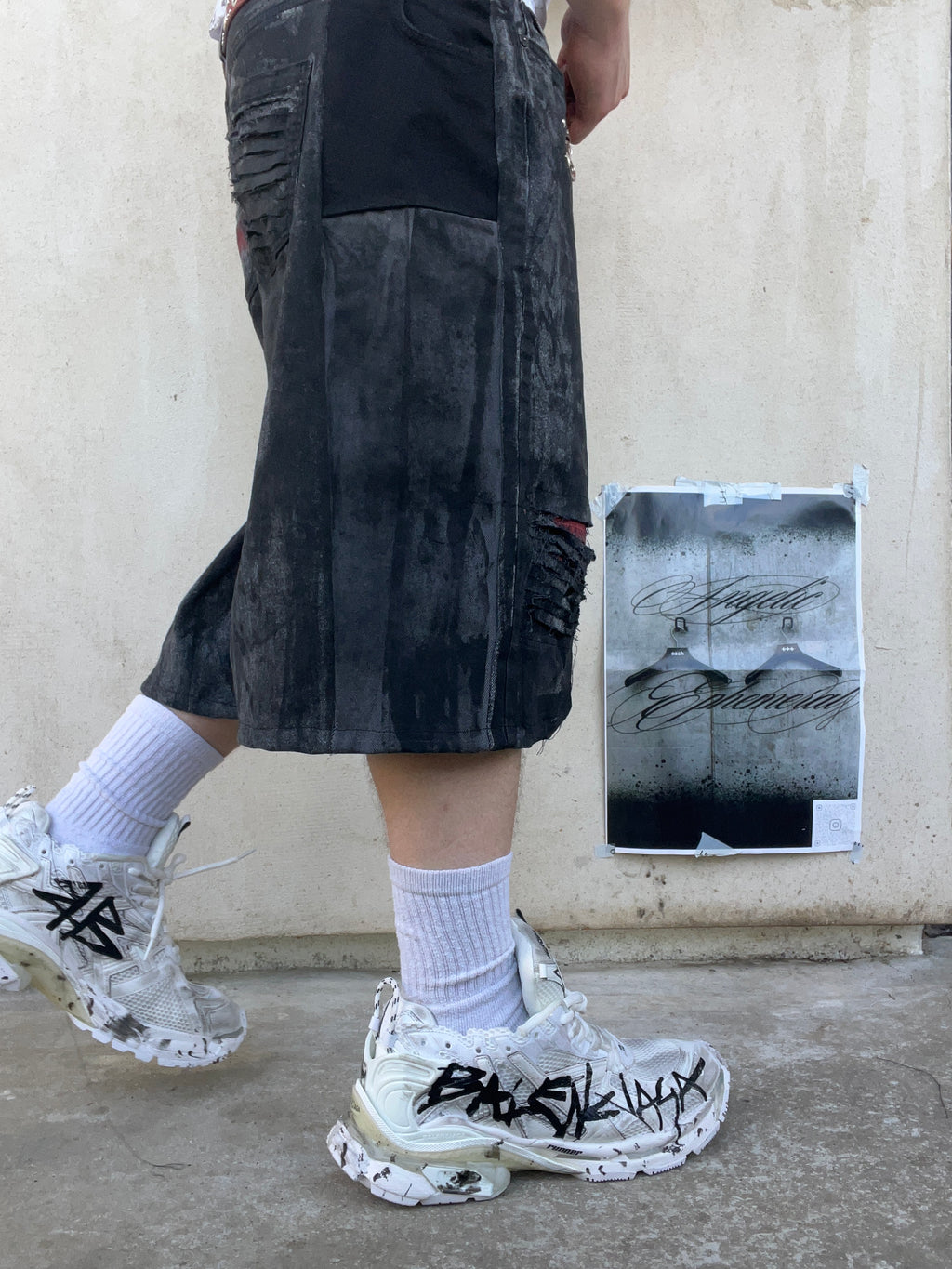 Red Distress jorts SS/26