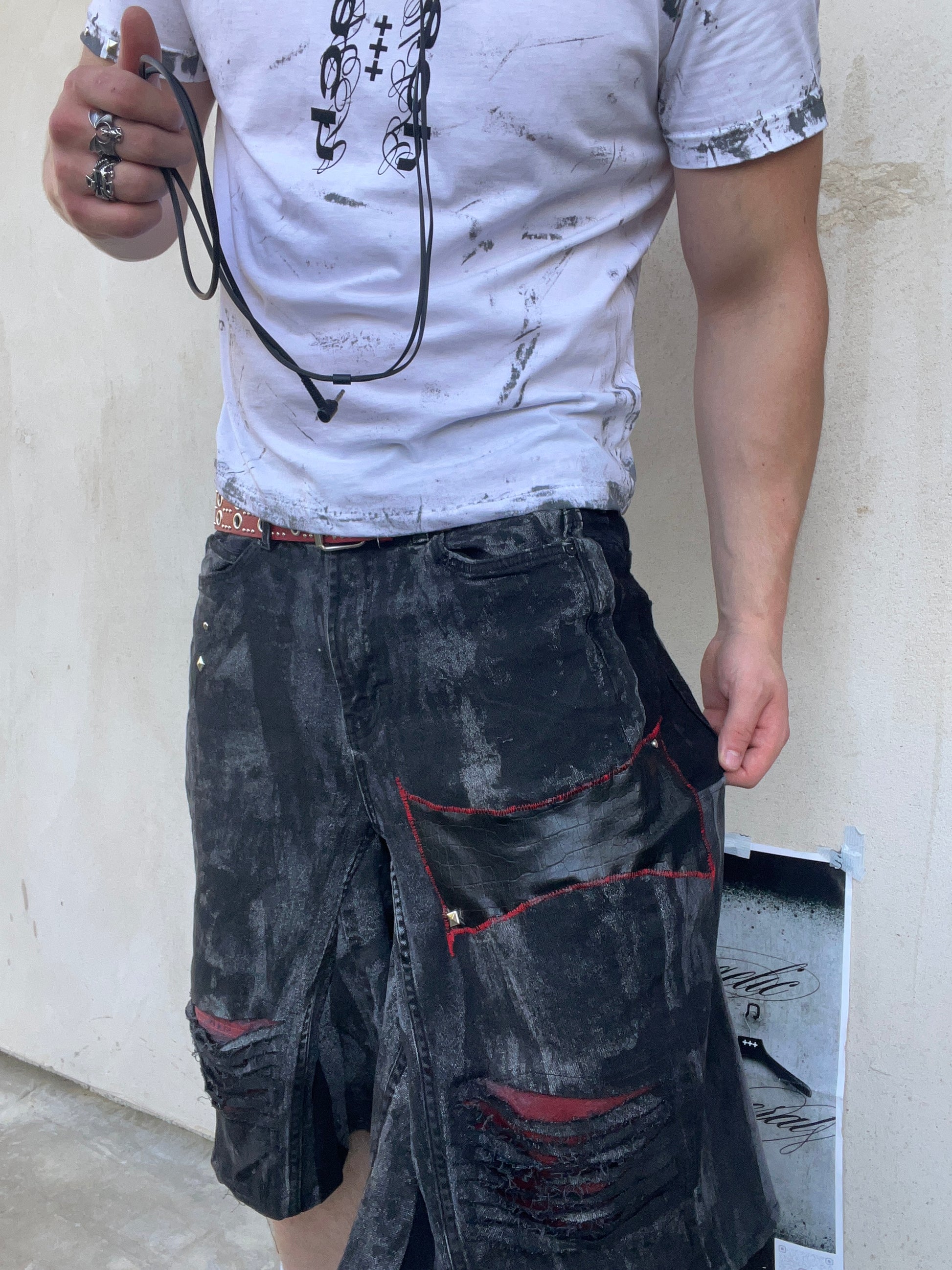 Red Distress jorts SS/26