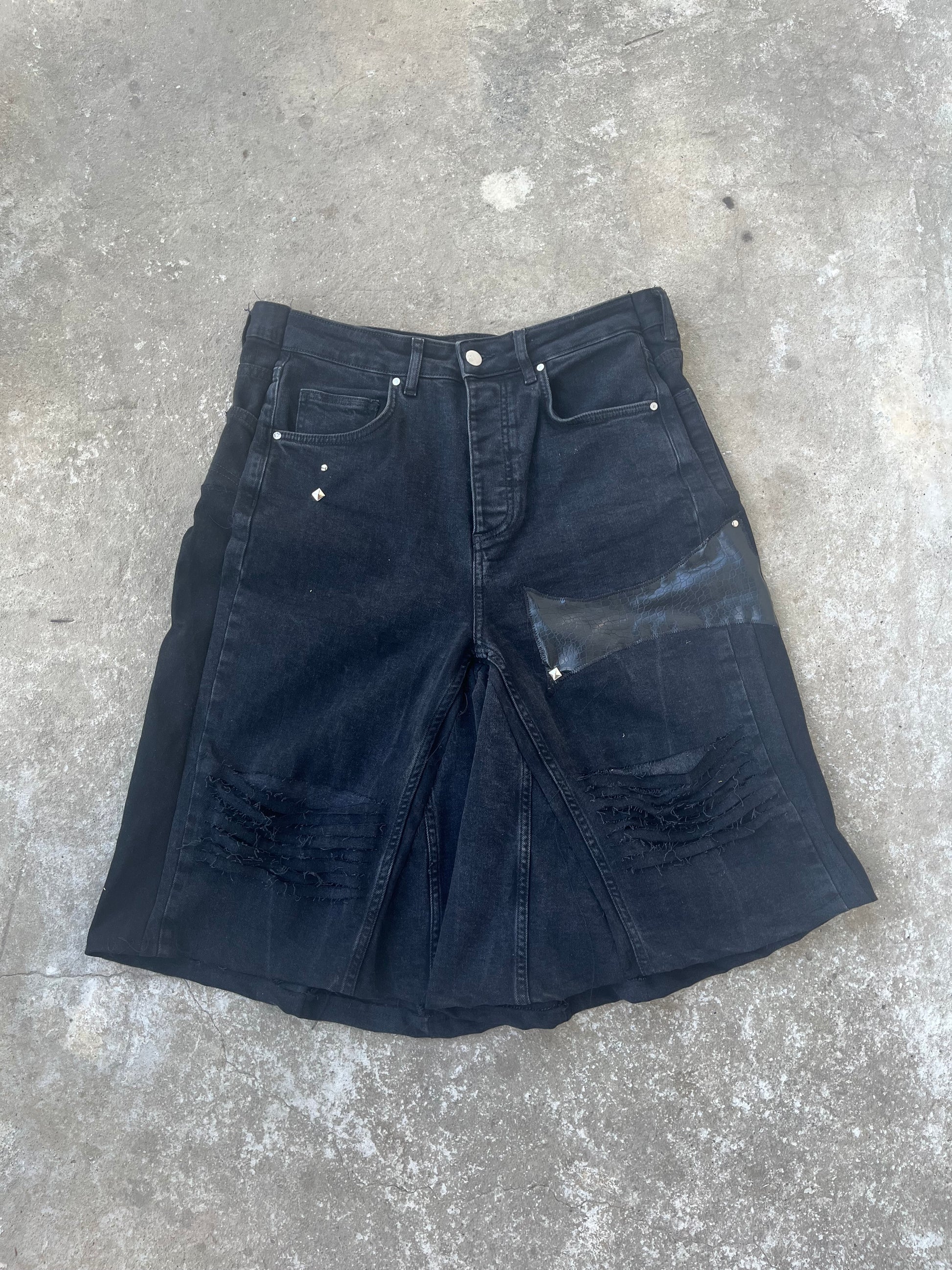 Black Distress jorts SS/26